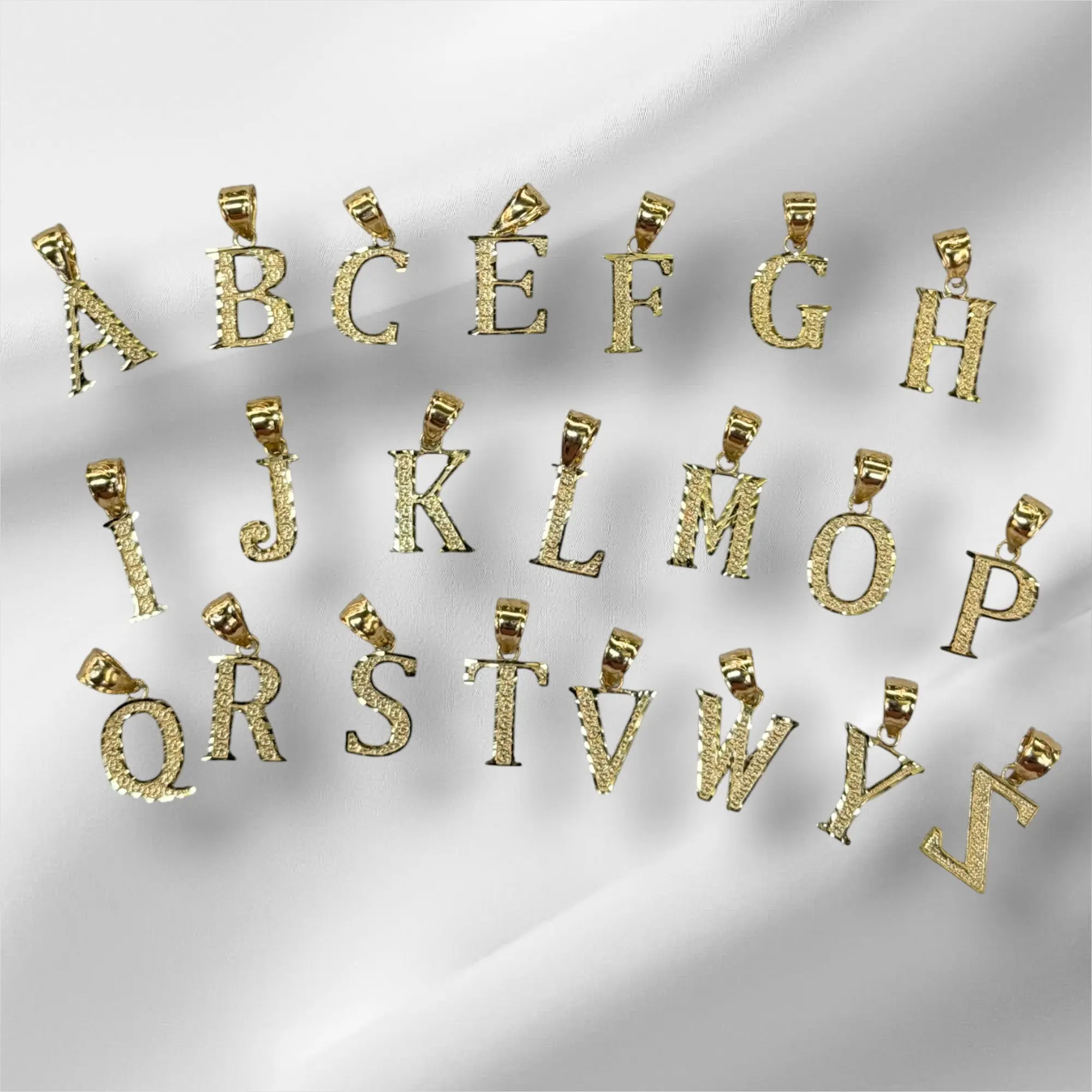 Dije de inicial oro 14k Dije de inicial oro 14k