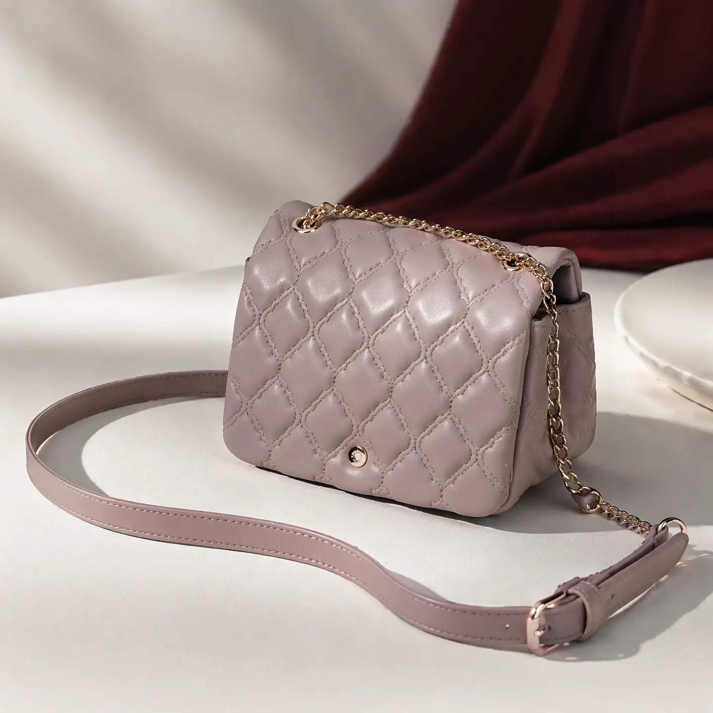 Women's Fashionable Quilted Chain Crossbody Shoulder Handbag, Adjustable Strap Magnetic Closure Crossbody Purses, Handbags for Women Gifts, Chain Crossbody Bags, Adjustable Crossbody Purses