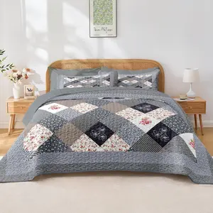 Patchwork Set Queen Size, Floral Rustic 3 Pcs Soft Bed Cover Bedding Set, Boho Flowers Lightweight Bedspread Coverlet with 2 Pillow Shams for All Season