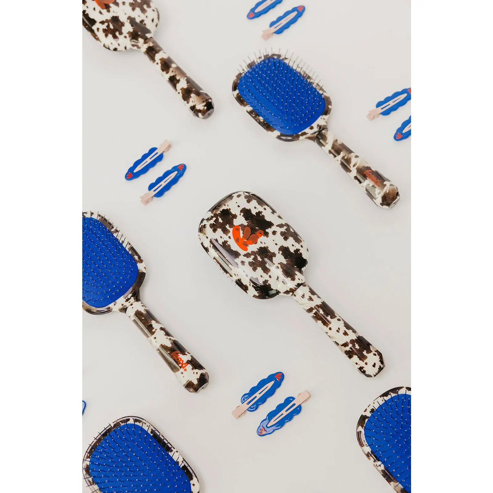 KAXI COW PRINT SCALP TO ENDS BRUSH