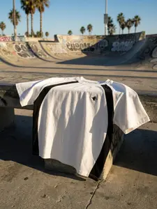 "Men's Black White Color Block Raglan Sleeve Oversized T-Shirt, Crew Neck Star Embroidered Streetwear Tee, Casual Vintage Top for Daily Wear"