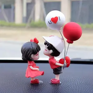 Cute Couple Car Dashboard Decorations, Lovely Couple Kiss Cartoon Figurines Car Ornament, Resin Material Boy Girl Car Interior Decoration with Balloon for Car Dashboard Gifts