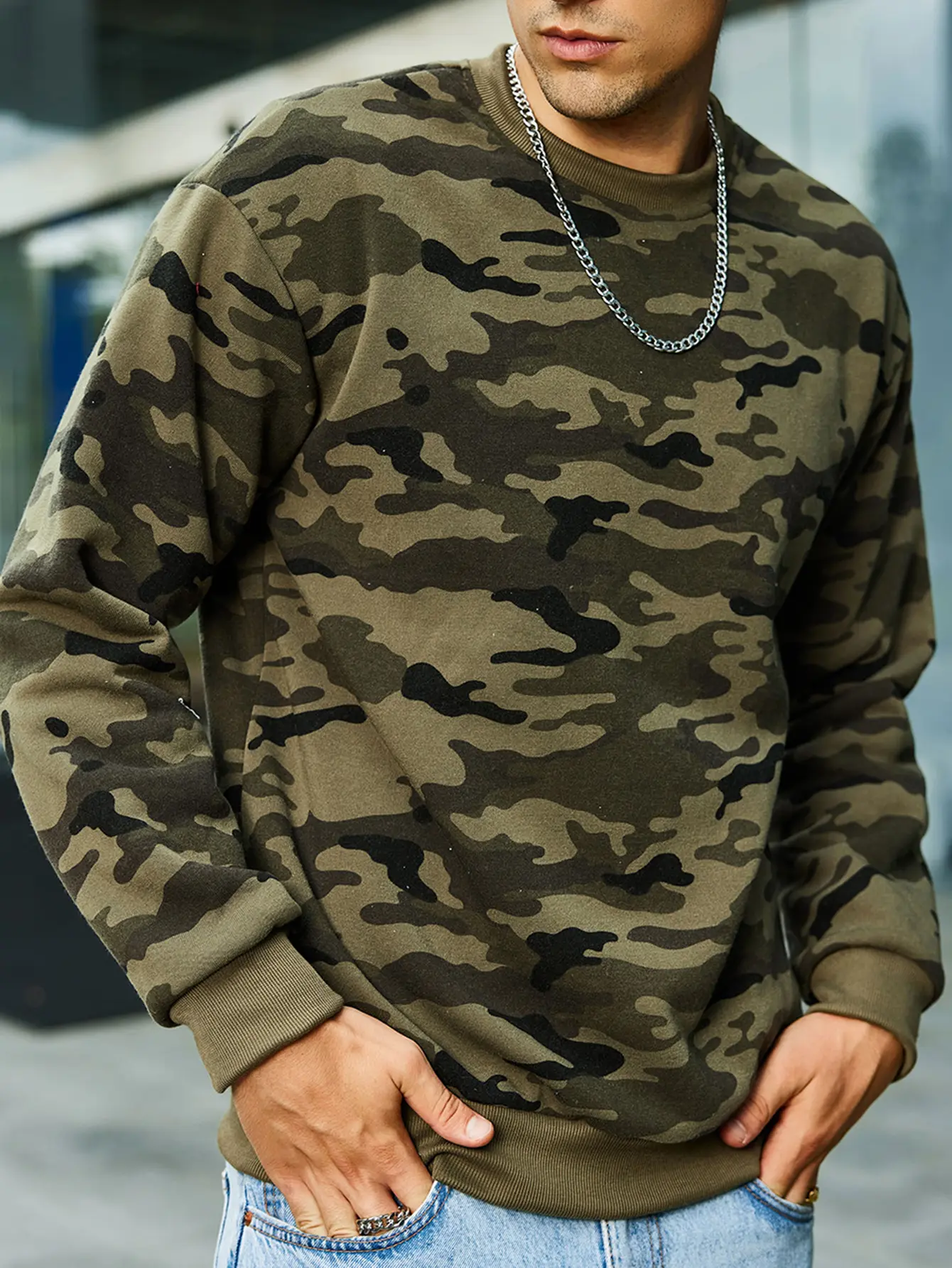 Men’s classic camo crewneck sweatshirt, long sleeves, oversized loose fit, vintage army camouflage pullover, casual streetwear top for everyday outdoor wear
