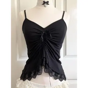 Charm Studio Grunge Punk Gothic Aesthetic Women's Casual Camisole Top Sexy Slim Fit Chic V-Neck Bow Lace Solid Color Crop Tops Y2K Streetwear Womenswear Basic Minimalist Short Sleeveless Spaghetti Strap