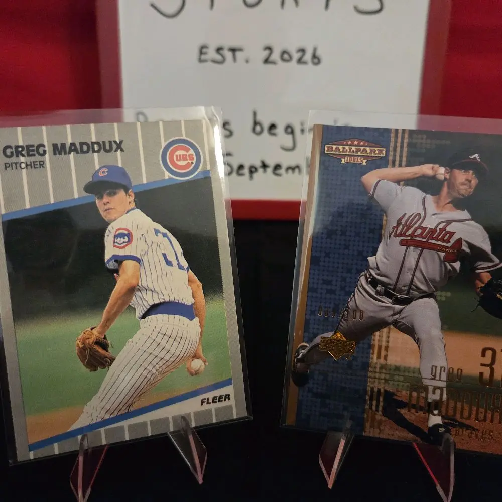 Greg Maddux 2-Piece Trading Card Set