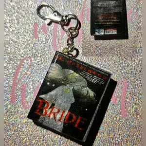 Resin Book Keychain - Personalized UV Resin Sealed Design with Chain Attachment for Easy Use - Unique Gift for Book Lovers