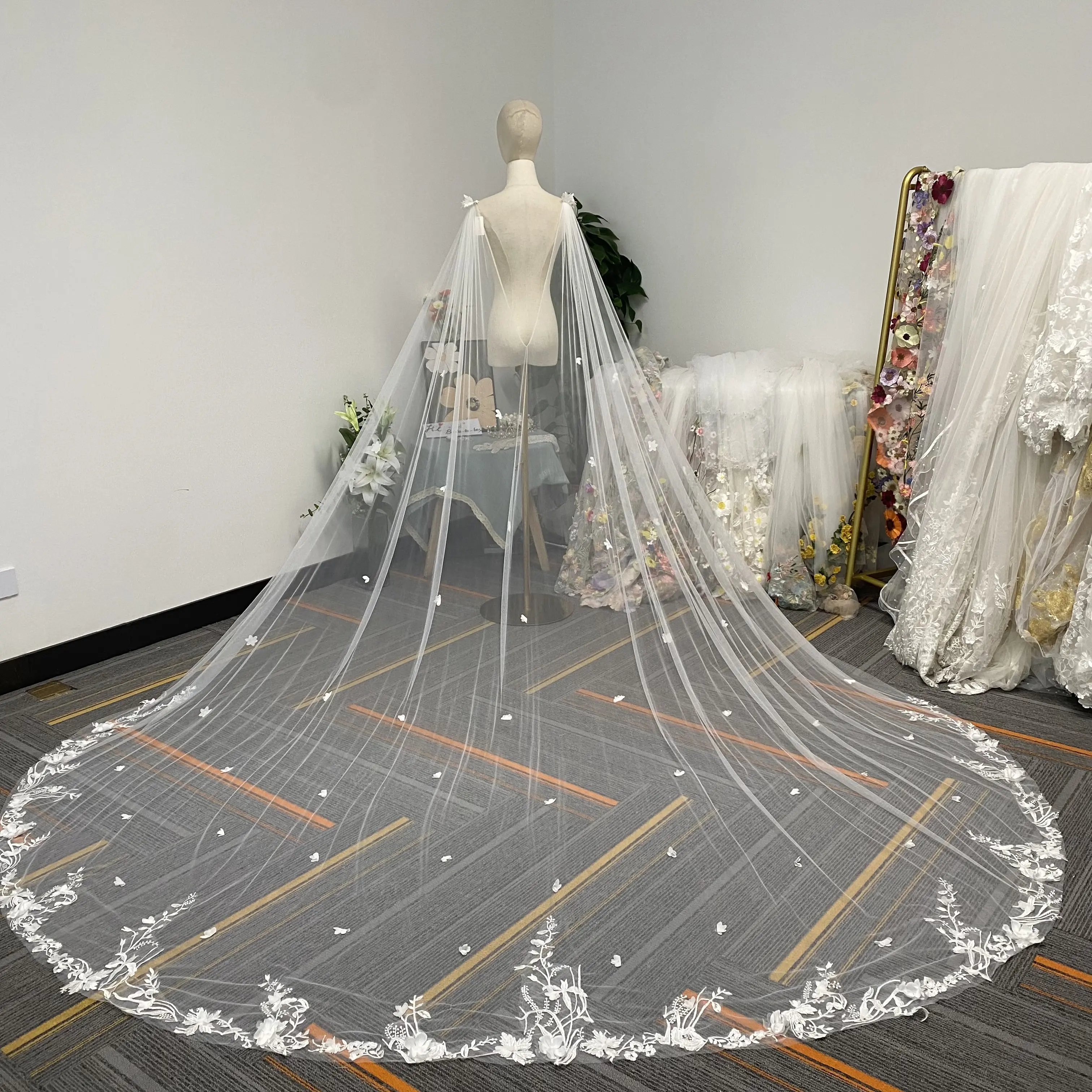 Elegant Ivory Soft Tulle Bridal Cape Veil Minimalist White Floral Veil Simple Lace Wedding Veil for Timeless Elegance