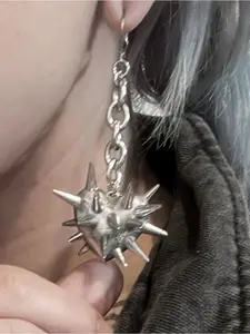 Punk Personalized Dark Gothic Earrings with Spike Heart Chain Earrings, European and American Love Coldness Style Earrings Suitable for Both Men and Women. Halloween Party Accessory, Stud Earrings Jewelry.