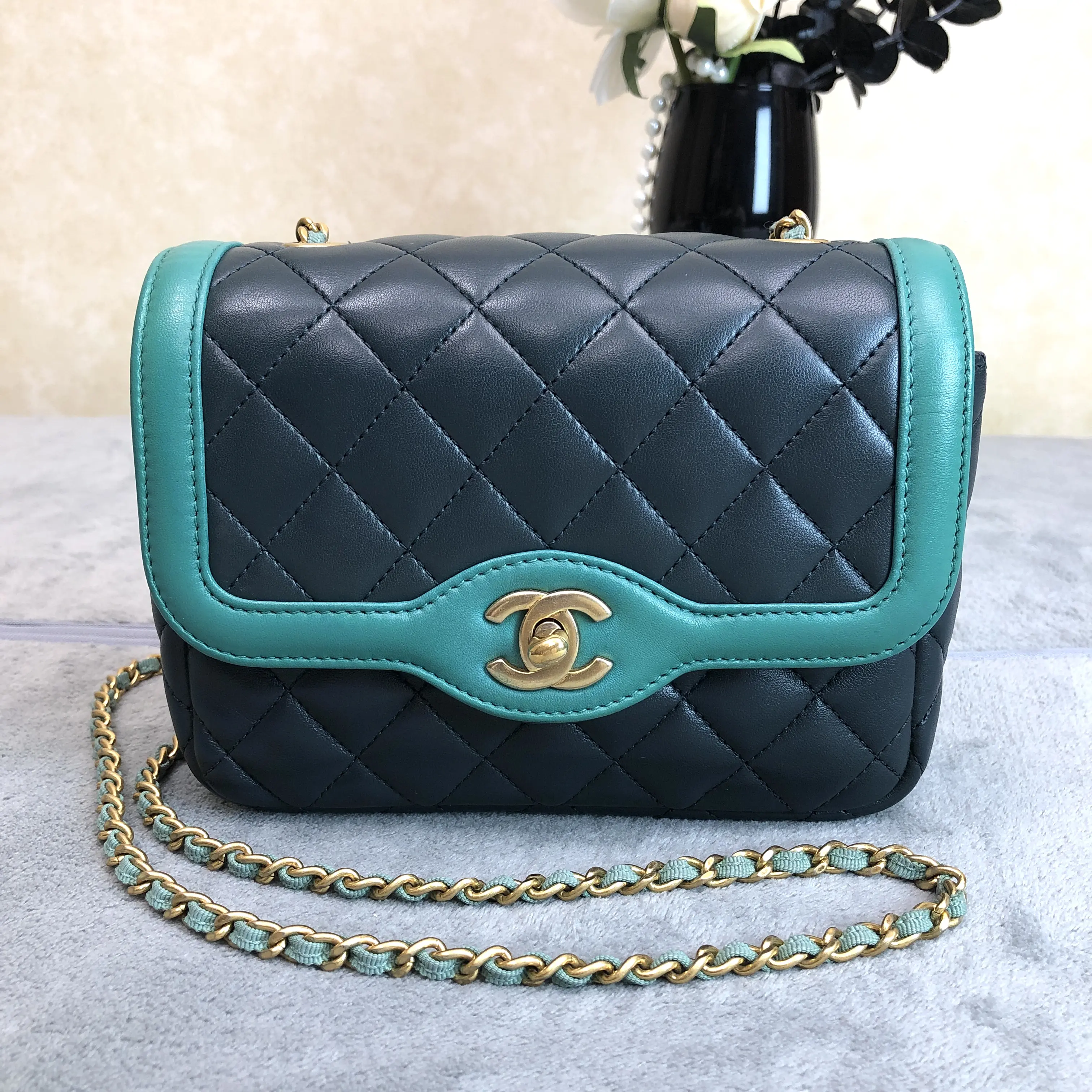 Pre-owned CHANEL leather Crossbody Bags Quilted Lambskin Small Flap Bag (Two Tone) 001158