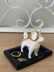 Akita Dog Ring Holder with Dog Bed Dish - Unique Ring Holder for Ring Display - Engagement Gift Personalized Ring Holder - Gifts For her Organiser