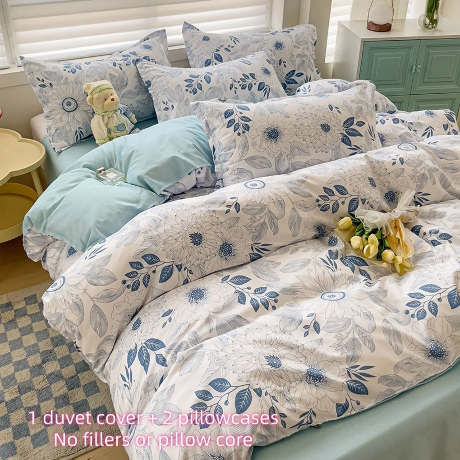 Fresh Blue Floral Duvet Cover Set Soft Polyester Garden Floral Aesthetic Bedding Set with 2 Pillowcases Rustic Botanical Pattern Duvet Cover with Zip Closure Daisy Silhouette Print Design Duvet Cover Three-Piece Set Breathable Duvet Set