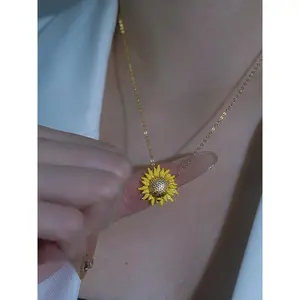LisiZen Light Luxury Sunflower Bee Collarbone Chain Fashion Sweet Exquisite Summer New Style Sunflower Necklace for Women DZXL4236