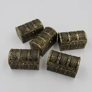 Mini Vintage Durable Plastic Decorative Model Treasure Chest Party Decoration, Outstanding Decorative Piece Ornaments, Pirate Themed Adventure Theme Storage Box Organiser, Retro Keepsake Display Case, 1 Piece