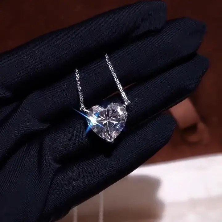 Color D VVS Moissanite S925 Sterling Silver Clavicle Necklace for Women with Heart-Shaped Pendant