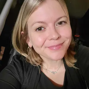 Product Review of DRMTLGY Physical Tinted Moisturizer SPF44 2 fl oz Water-Resistant Sunscreen from T**5