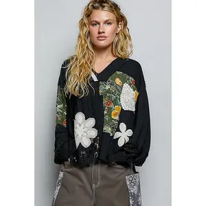 V-neck Romantic top with floral printed