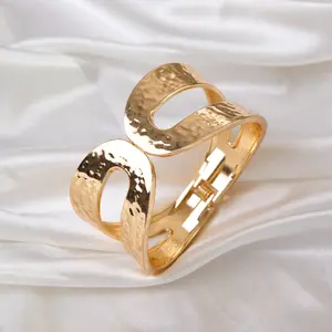 Chunky Gold-plated Bangle Bracelets for Women Trendy Wide Chunky Cuff Bracelets Hammered Irregular Wrist Cuff Wrap Bracelet