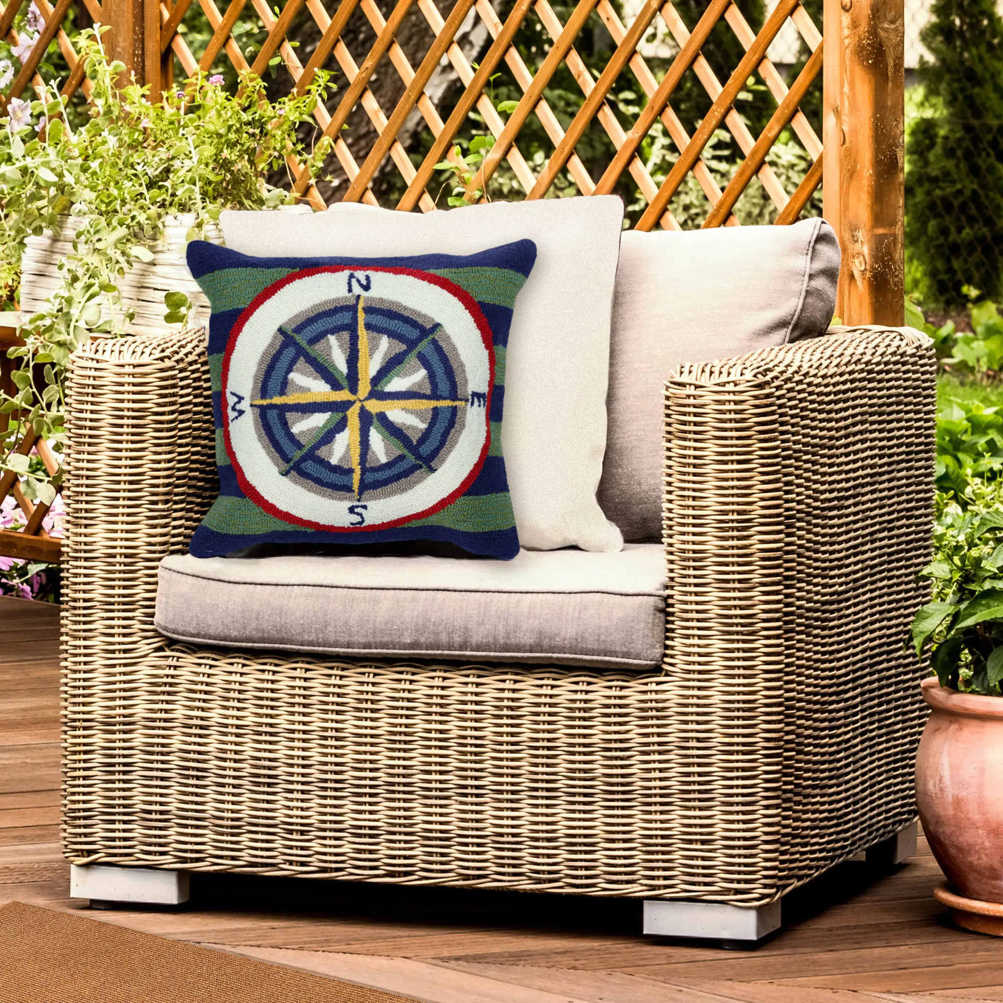 Lush Decor FRONTPORCH Handmade Striped Compass Fabric Cushion - Indoor/Outdoor Traditional Graphic Beach Accent, 7" Full Loft Hand-hooked Insert, Porch-Ready Soft Cushion