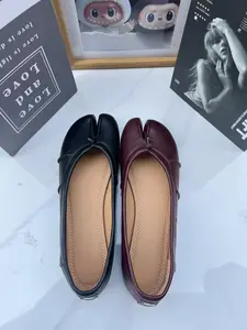 Women's Split-Toe Leather Low-Profile Monochromatic Non-Eyelet Rubber-Soled Ballet Flats, Iral Effortless Chic Slow Fashion Aesthetic, Non-Slip Flexible Sole, Lightweight All-Season Casual Walking Footwear, Affordable Loafer tabi