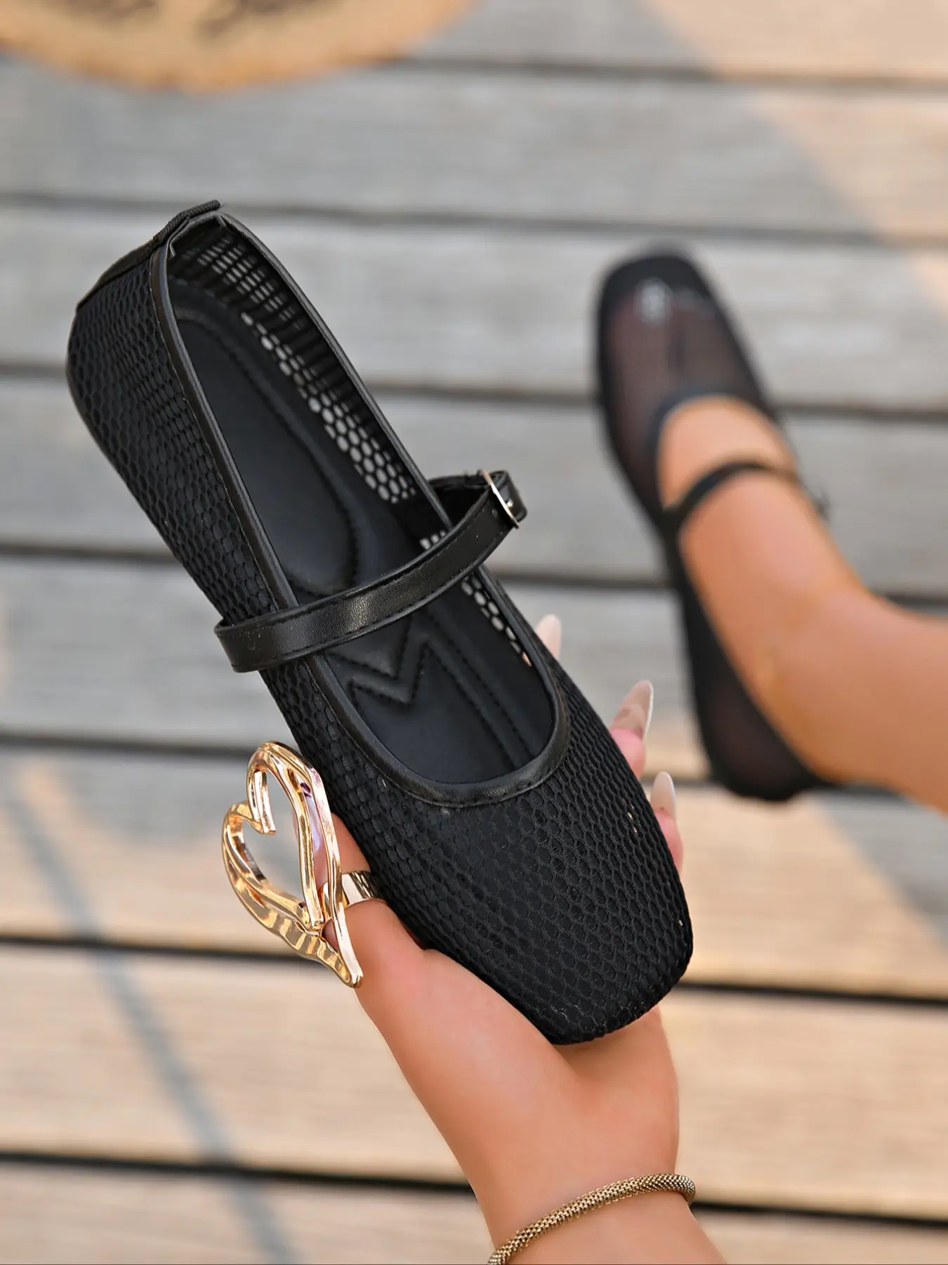 Women's Minimalist Mary Jane Flat Walking Shoes, Fashion Flat Shoes, Casual Flats, Breathable Perforated Upper, Rubber Sole, Vintage Buckle, Comfortable Summer Footwear, Versatile for Daily Wear, Fashionable Flats