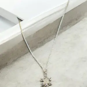 Snowflake Necklace - Elegant Chain Design with Unique Patterns for Everyday Wear or Special Occasions