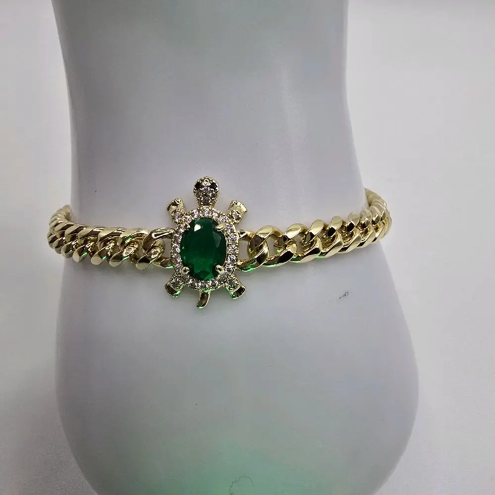 Manilla de Acero Inoxidable Gold Tone Bracelet with Emerald Stone and Diamond Accents