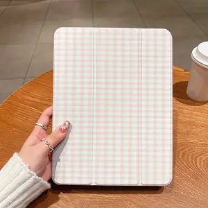Light pink checkered pattern, with adjustable bracket and pen slot, foldable non-slip TPU protective case, suitable for iPad mini, iPad Air, iPad Pro/iPad 10th generation, 11th generation and other series of iPad protective cases