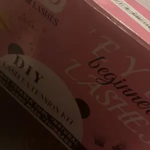 4-in-1 Eyelash Extensions Kit, 1 Set False Eyelash Cluster Kit with Bond and Seal, Tweezers and Brush Eyelash Tools, Asian Doll Lash Clusters, Professional Eye Makeup Accessories for Women & Girls, DIY Eyelash Extensions Cosmetic, Eyelash Glue Extension