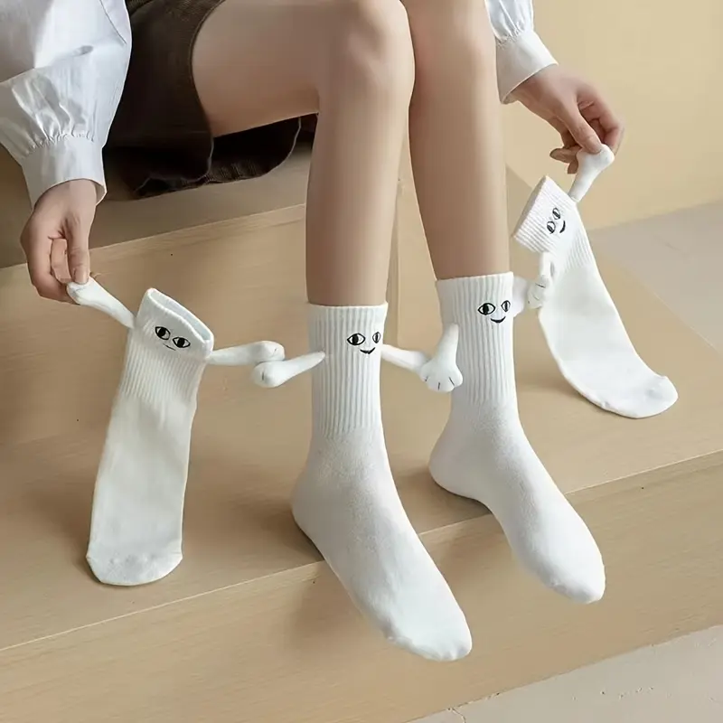 2 Pairs of Magnetic Couple Toe-Connected Socks - Playful Cartoon Face Design, Breathable Mid-calf Summer Socks, Soft Comfy Socks, Perfect for Valentine's Day, Easter, and Mother's Day Gifts. Matching Novelty Socks for Couples, Cute and Trendy Accessories