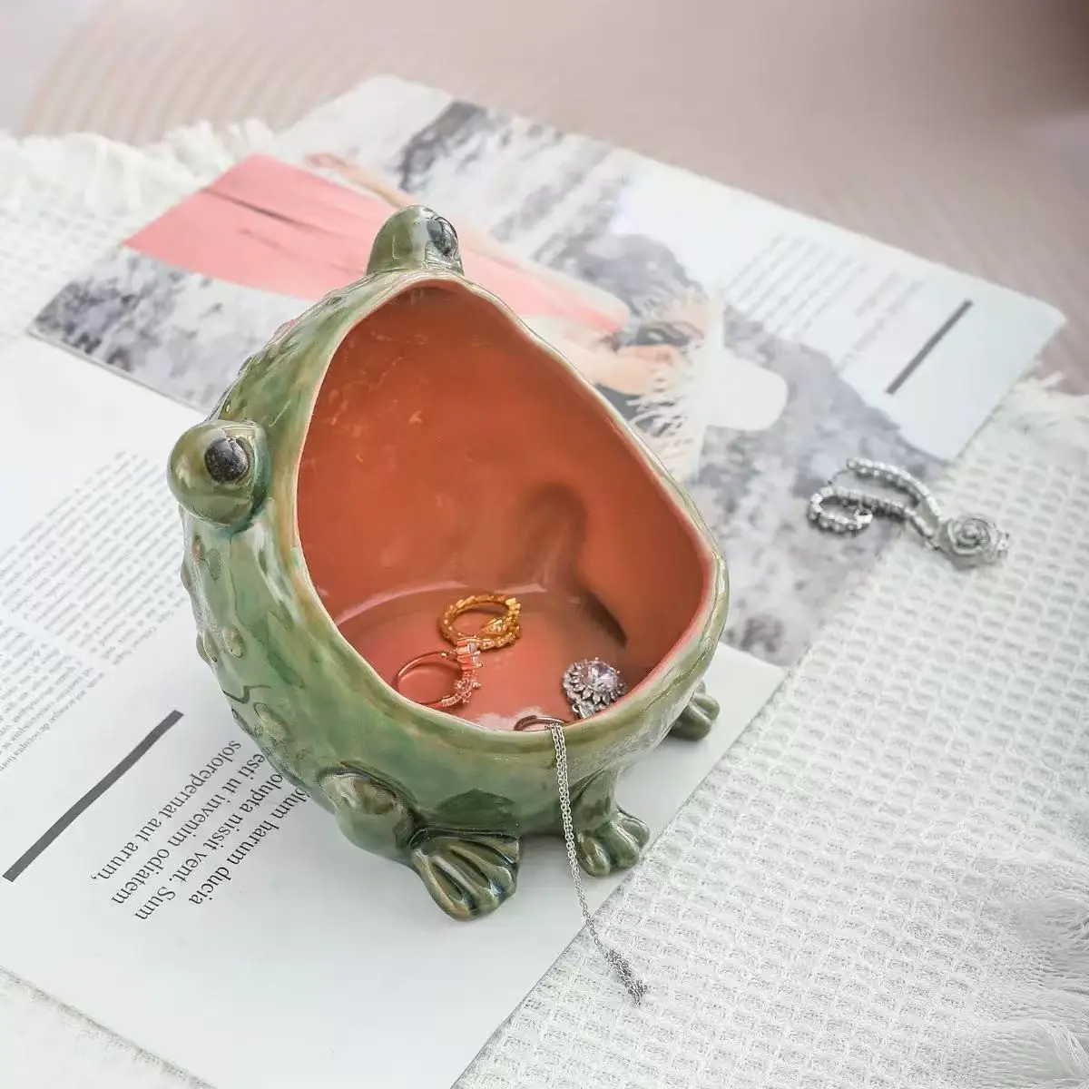 Creative Ceramic Large Mouth Frog Storage Ornament, Jewelry Box Ashtray, Kitchen Home Desktop Decor, Living Room Ornaments, decor figurine, Unique Craftsmanship Piece, Decorative figurine