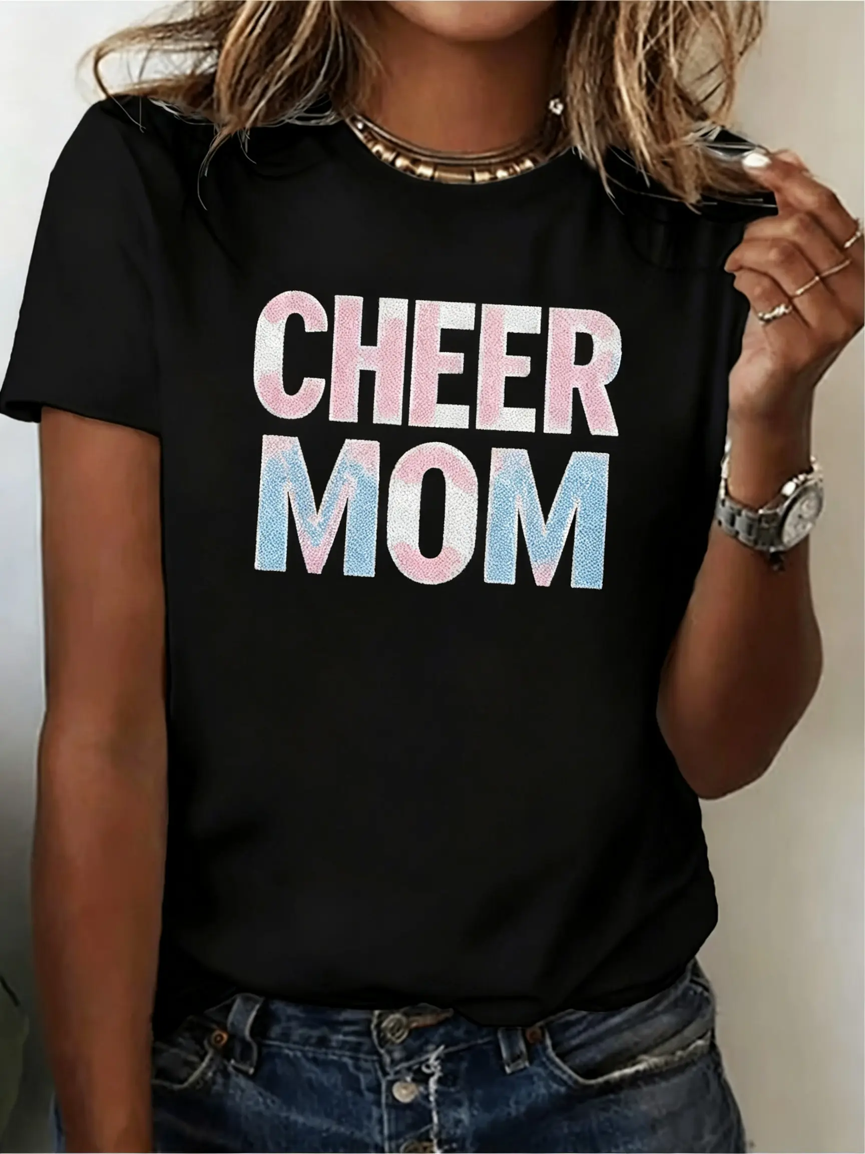 Cheerleader mom T-shirt, colorful mosaic letter print T-shirt, sporty short-sleeved casual top, suitable for cheerleading activities, sizes S-3XL, team uniform.