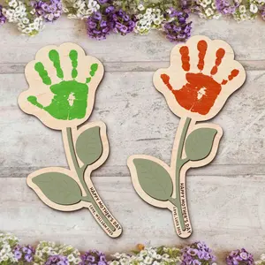 Personalized Handprint Flower Gift – Custom Mother’s Day Wooden Keepsake from Kids Lightweight Mum