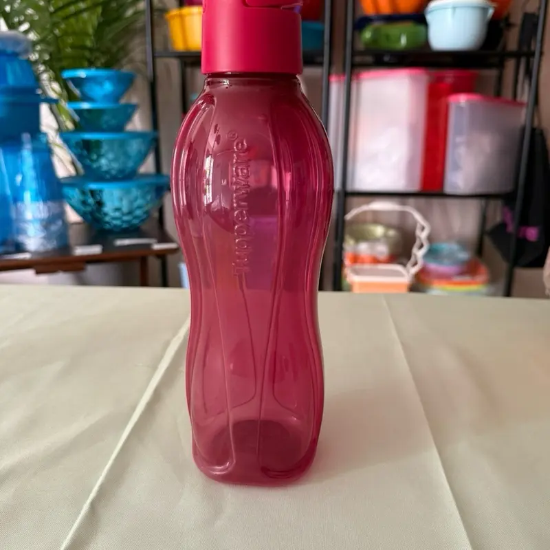 Tupperware 750ml Eco Twist Wine Red