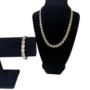 Set de cadena y pulsera diseño de corazones