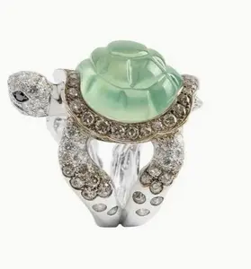 Big Green Turtle Ring - Unique Gift with Green Stone, Decorative Design, Elegant Finish