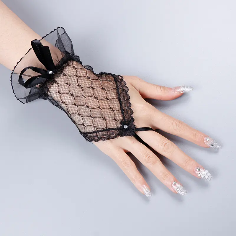 Lady's lace fingerless gloves
