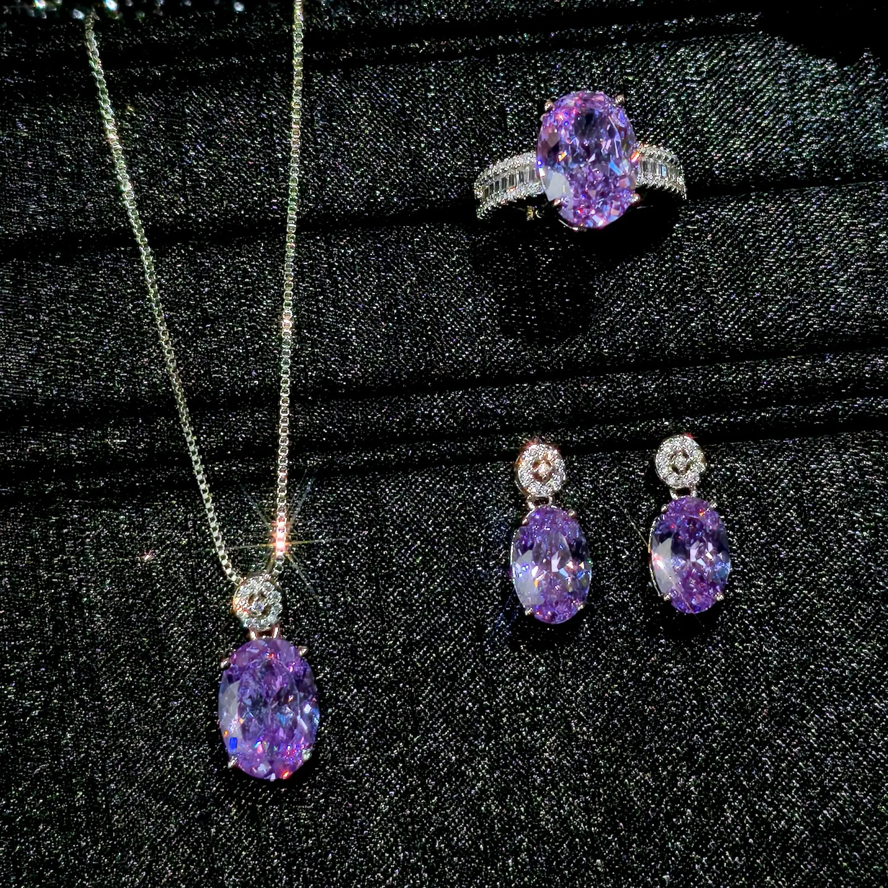 Sparkling pigeon egg high-end bird's nest cut purple kyanite high-carbon diamond open ring, pendant, necklace, and earrings three-piece set