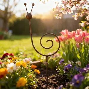 Rusty Metal Snail Plant Support Outdoor Garden Stakes, Minimalist Garden Ornament, Retro Snail Statue for Yard, Lawn & Garden Decor, Perfect Gift