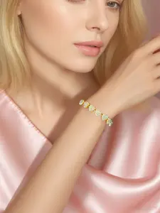 Heart shaped zircon sparkling bracelet, tennis bracelet, hip-hop luxurious and fashionable buckle bracelet, Stackable Bracelets, suitable for daily wear, vacation and dating occasions, and also a surprising and exquisite small gift.