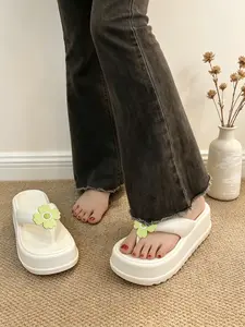 Women's Cute Flower Decor Thick Sole Flip Flops, Non-Slip Soft Eva Platform Thong Sandals, Casual Summer Beach Slippers for Indoor & Outdoor