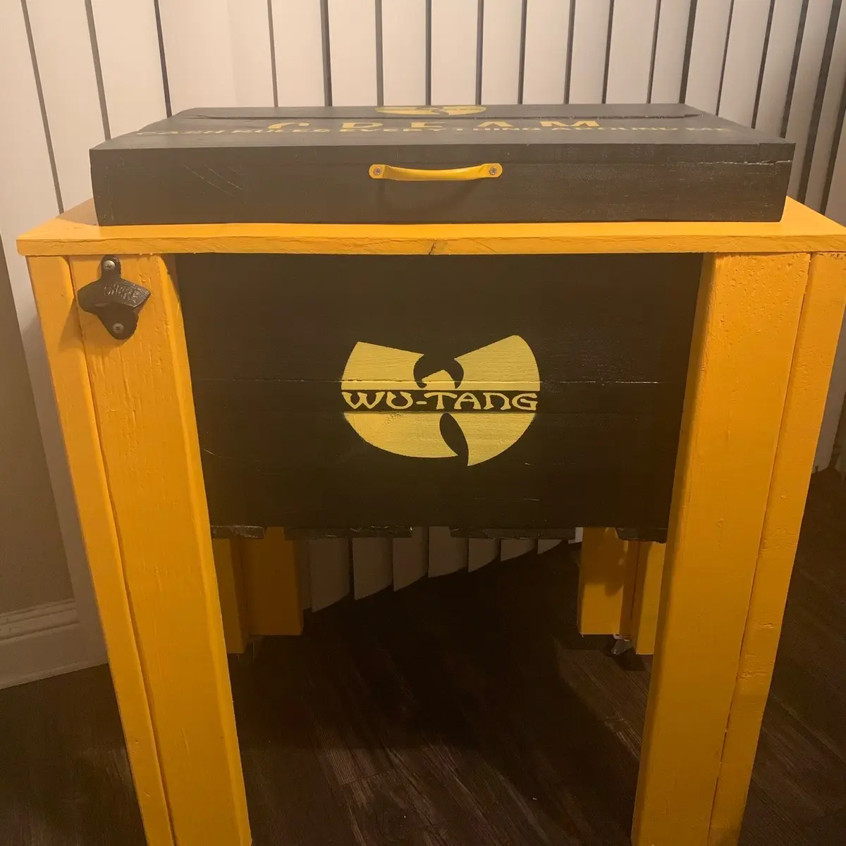 Custom wooden cooler Custom wooden cooler