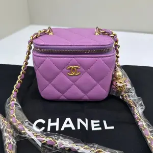 Pre-owned CHANEL Lambskin Crossbody Bags Vanity Case Mini Pearl Crush Purple LNL0331