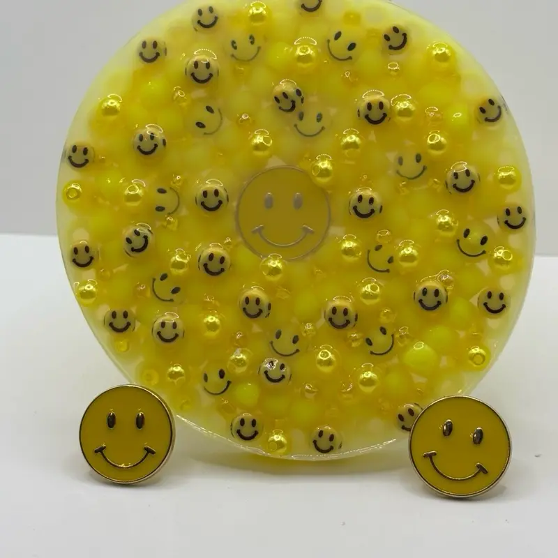 Yellow Smiley face silicone Picky Pad with Reusable Tray for Anxiety ADHD Skin Picking Soft Soothing Texture Microwavable Unisex Fidget Fun Stress Ball