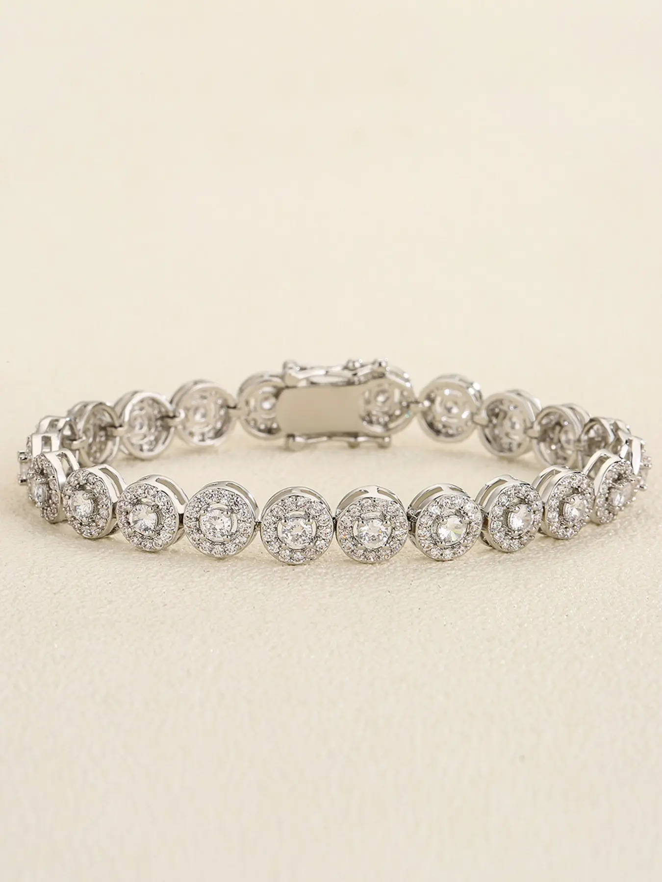 One full diamond round bezel tennis bracelet, Elegant Jewelry Bracelet, light luxury minimalist high-end dinner style, ideal for daily commutes, friend gatherings and gifting, Elegant Minimalist Cubic Zirconia Bangle