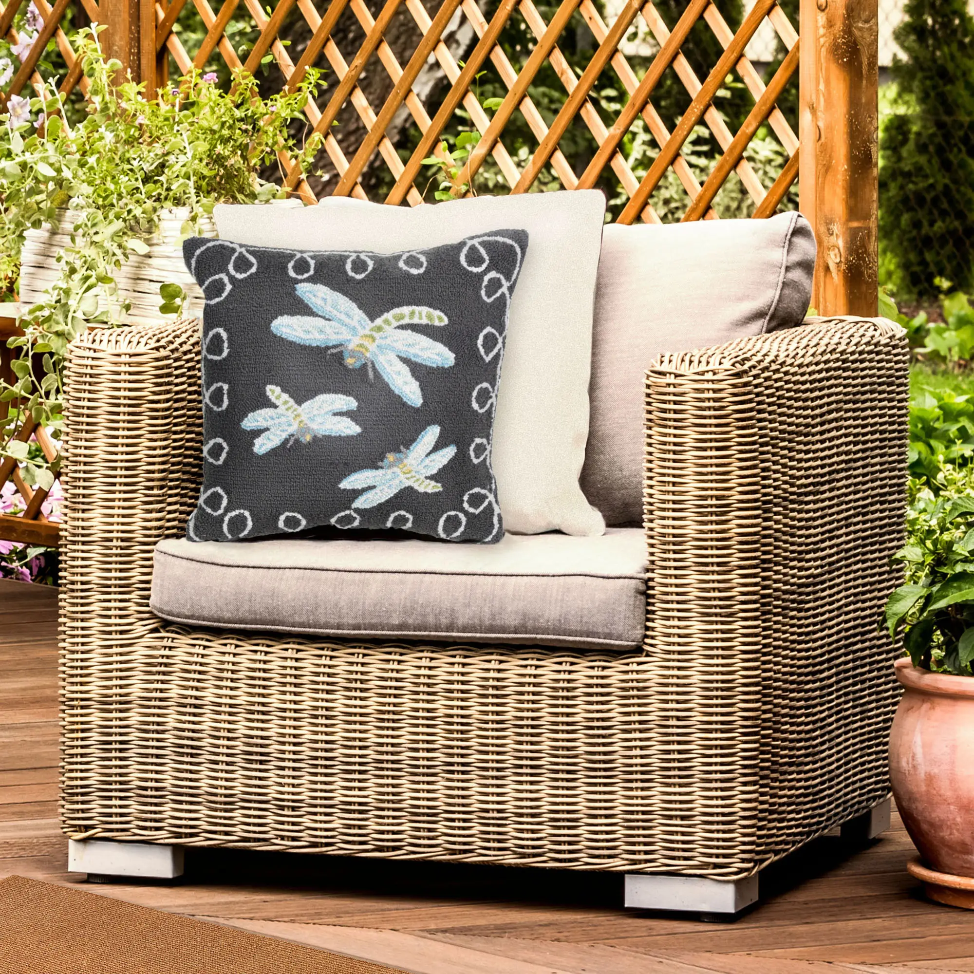 Lush Decor Hand Hooked Insert Cushion - Handmade, Polyester Blend, Hand Tufted Fiber Fill, Casual, All Seasons, Transitional Border, Botanical Dragonfly Animal Accent Pillow for Deck, Chair, Nursery