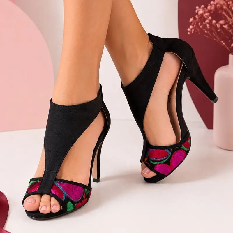Stiletto gamuza oscuro - Zapatilla artesanal / hecho en México / zapato mexicano - Mexican hills - made in mexico - zapatilla mexicans - hand made - hecho a mano - bordado artesanal