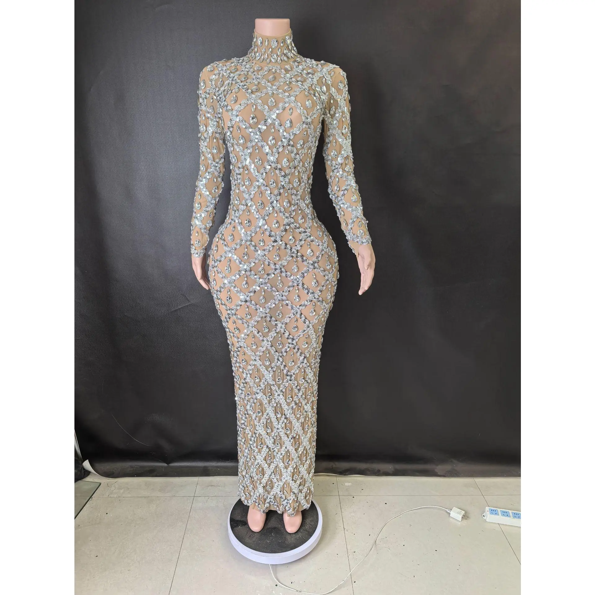 Long sleeved silver long