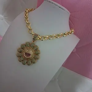 Rolo style chain ,6 mm thick and 16 inches long 14 k gokd plated ,with a smiling flower pendant.