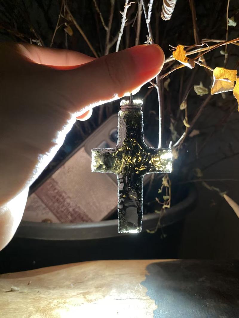 Hmade H-carved Black Obsidian Stone Necklace with Transparent Inlaid Design Encased in Resin for Unique Unisex Statement Ideal for Gift Foldable Christmas Tree Lights Day of the Dead Decorations Set Canvas Tote Bag Star Stripe Wreath Bows