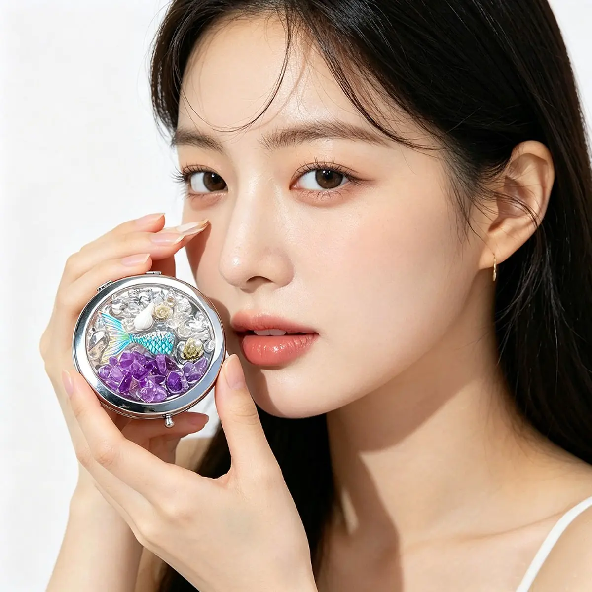 Natural Crystal Mini Round Makeup Mirror, Amethyst Heart Design, Portable Travel Vanity Mirror, Elegant Decor, Perfect Gift for Girls and Moms